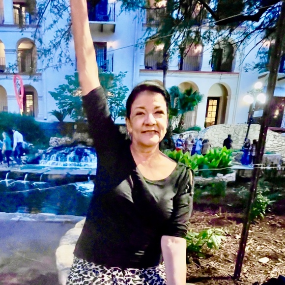 Meet your Posher, Beatrice - Picture 1 of 1